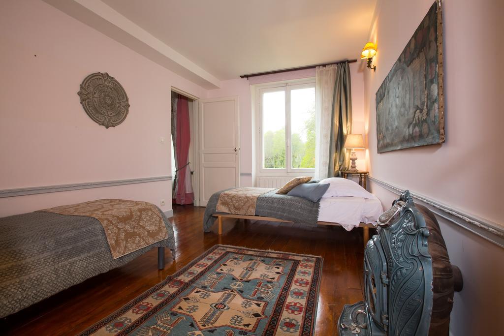 Bed and Breakfast Chateau De La Madeleine Pressagny-lʼOrgeuilleux Exterior foto