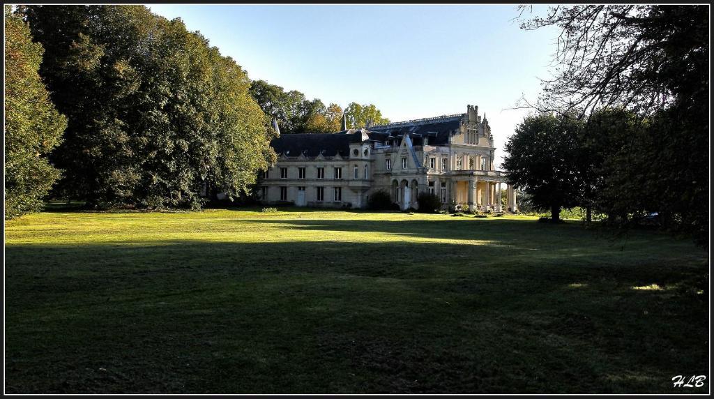 Bed and Breakfast Chateau De La Madeleine Pressagny-lʼOrgeuilleux Exterior foto