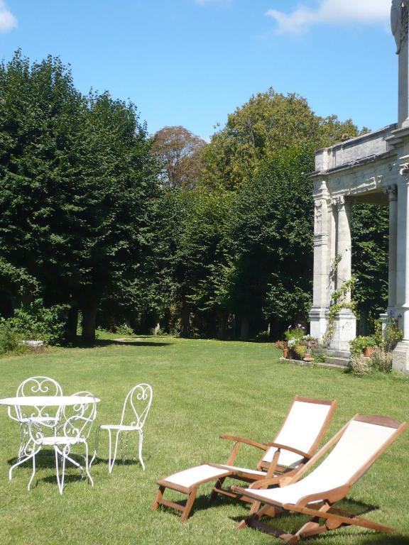 Bed and Breakfast Chateau De La Madeleine Pressagny-lʼOrgeuilleux Exterior foto
