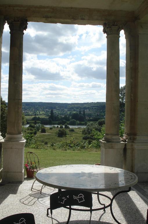 Bed and Breakfast Chateau De La Madeleine Pressagny-lʼOrgeuilleux Exterior foto